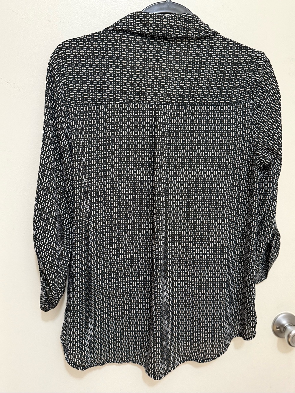 IZ Byer women’s Black Patterned Button-Up Shirt - Picture 2 of 3